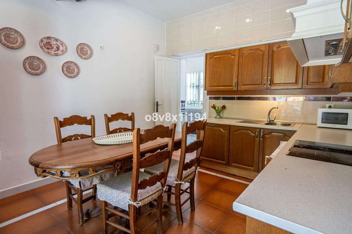 5 bedroom Villa for sale in Malaga city with pool garage - € 1,349,000 (Ref: 9540352)