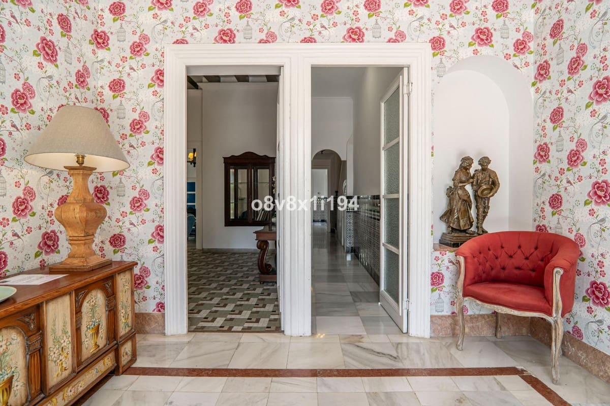 5 bedroom Villa for sale in Malaga city with pool garage - € 1,349,000 (Ref: 9540352)