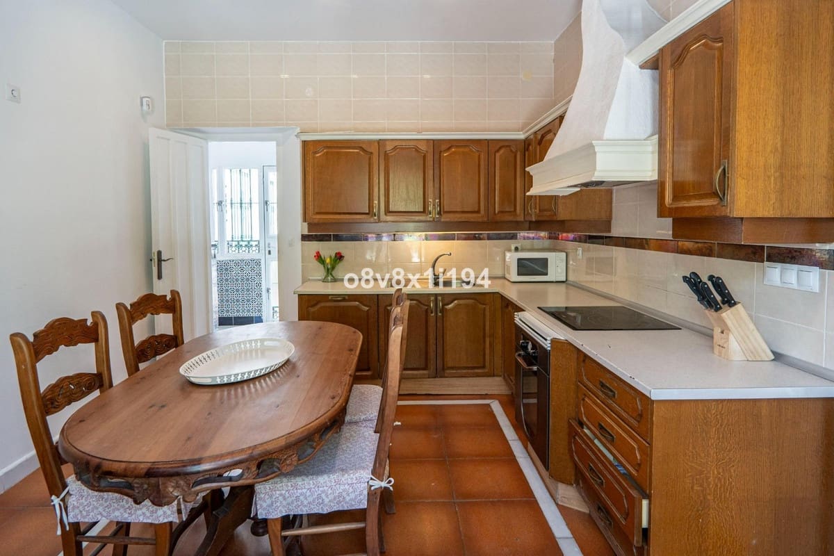 5 bedroom Villa for sale in Malaga city with pool garage - € 1,349,000 (Ref: 9540352)