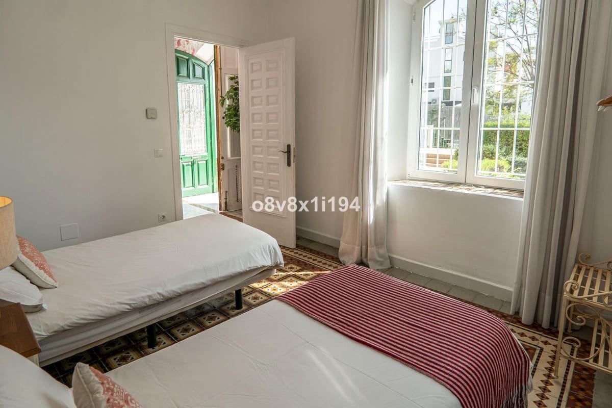 5 bedroom Villa for sale in Malaga city with pool garage - € 1,349,000 (Ref: 9540352)