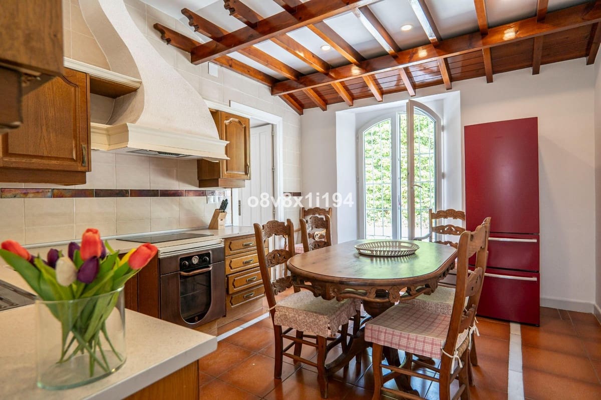 5 bedroom Villa for sale in Malaga city with pool garage - € 1,349,000 (Ref: 9540352)