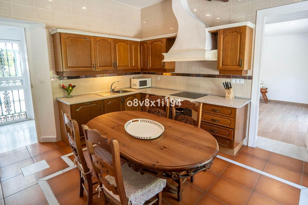 5 bedroom Villa for sale in Malaga city with pool garage - € 1,349,000 (Ref: 9540352)