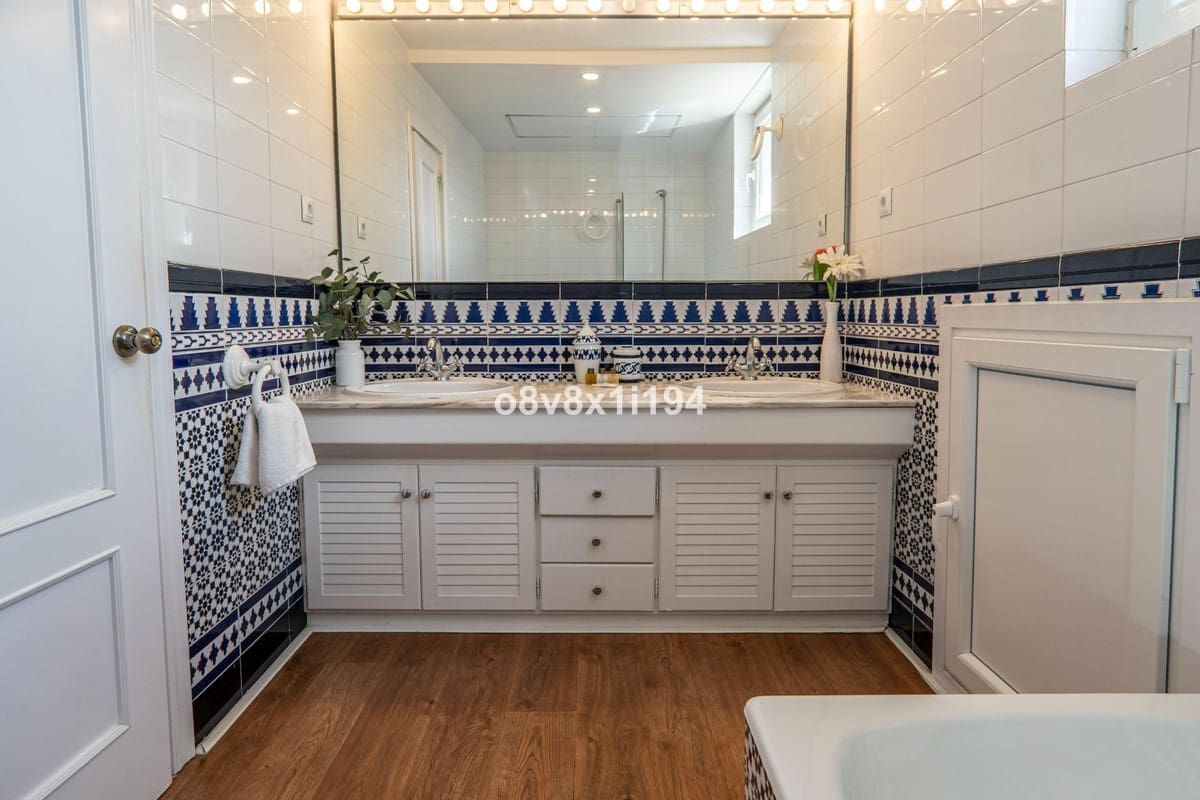 5 bedroom Villa for sale in Malaga city with pool garage - € 1,349,000 (Ref: 9540352)