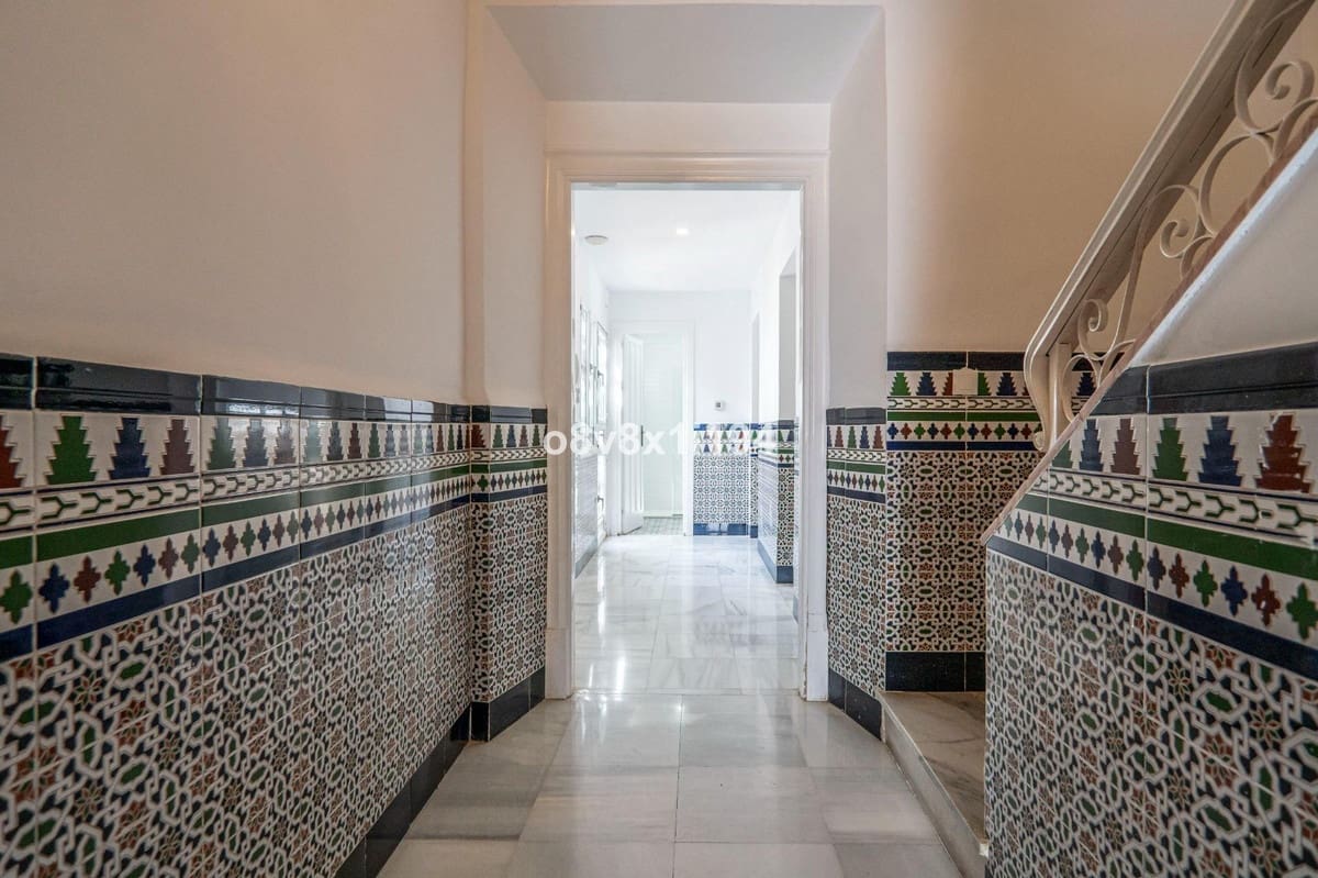 5 bedroom Villa for sale in Malaga city with pool garage - € 1,349,000 (Ref: 9540352)