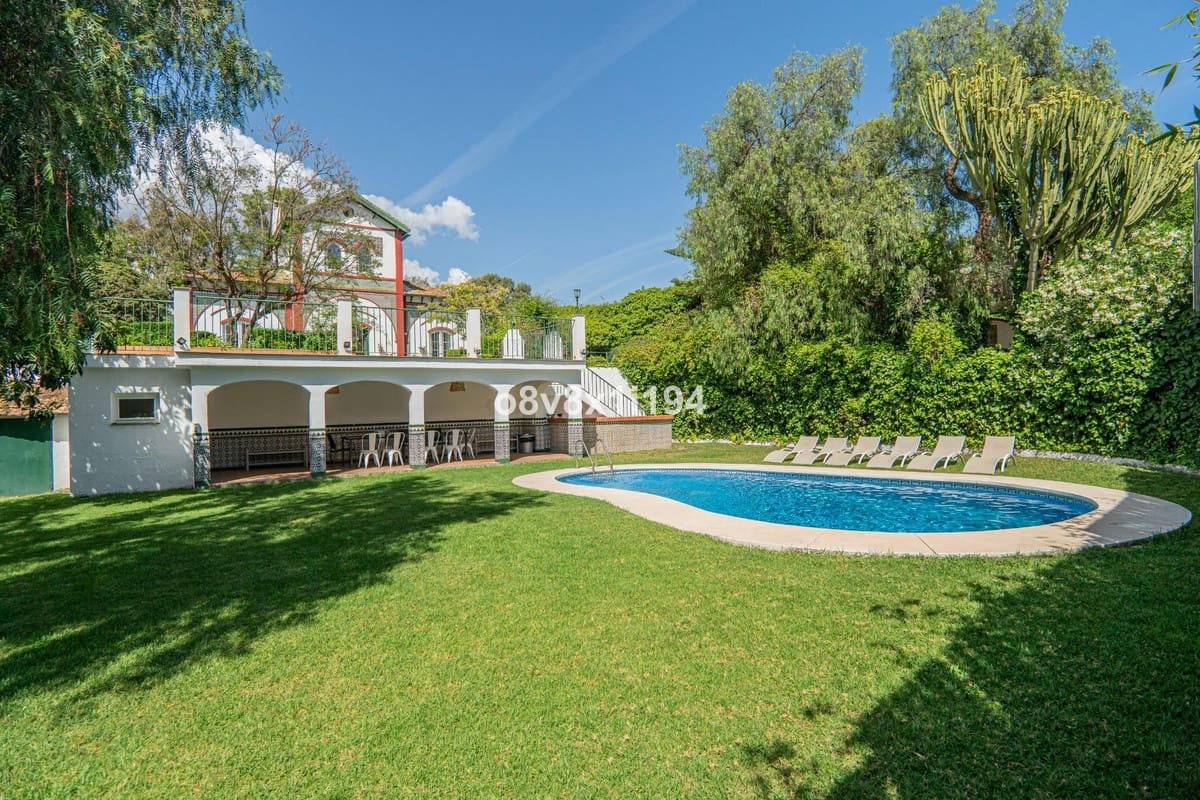 5 bedroom Villa for sale in Malaga city with pool garage - € 1,349,000 (Ref: 9540352)