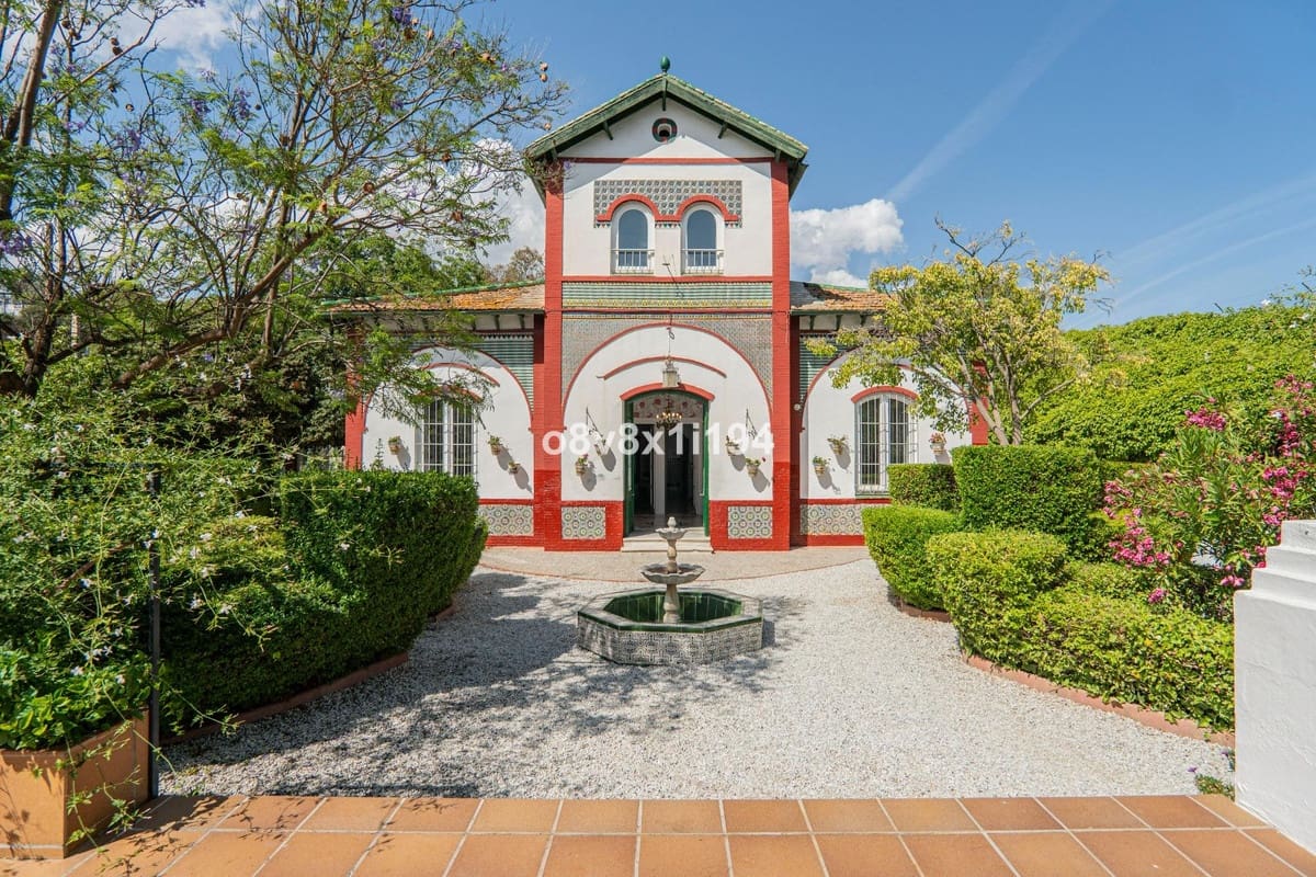 5 bedroom Villa for sale in Malaga city with pool garage - € 1,349,000 (Ref: 9540352)