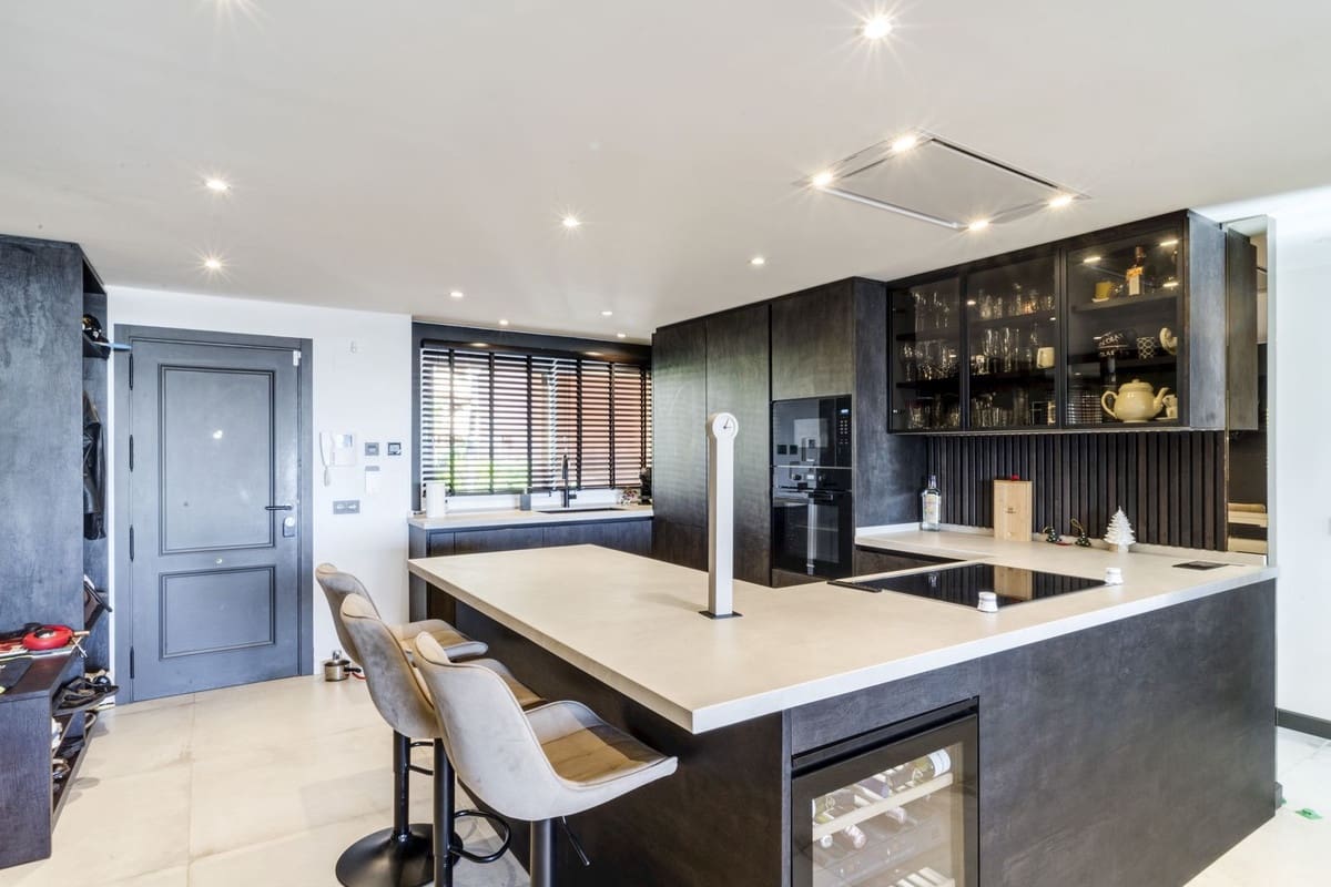 4 soverom Leilighet til salgs i Nueva Andalucia med svømmebasseng garasje - € 1 350 000 (Ref: 9540356)