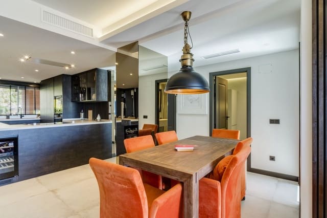 4 soverom Leilighet til salgs i La Dama de Noche - La Alzambra, Marbella med svømmebasseng garasje - € 1 350 000 (Ref: 9540356)