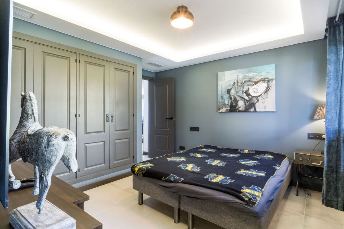 4 soverom Leilighet til salgs i Nueva Andalucia med svømmebasseng garasje - € 1 350 000 (Ref: 9540356)