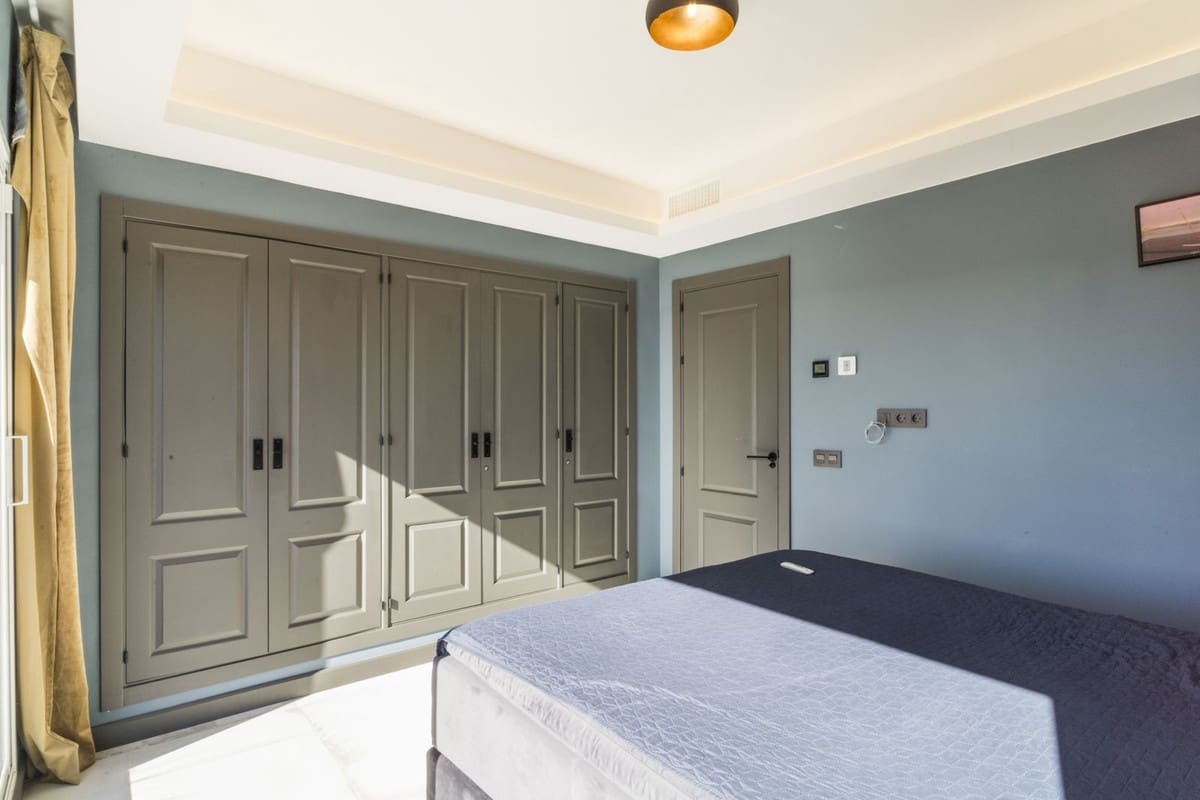 4 soverom Leilighet til salgs i Nueva Andalucia med svømmebasseng garasje - € 1 350 000 (Ref: 9540356)