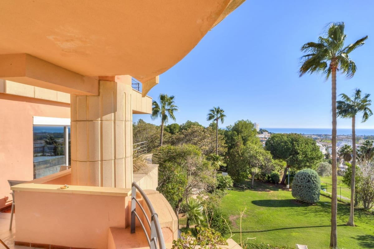 4 soverom Leilighet til salgs i Nueva Andalucia med svømmebasseng garasje - € 1 350 000 (Ref: 9540356)