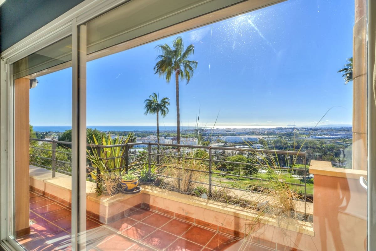 4 soverom Leilighet til salgs i Nueva Andalucia med svømmebasseng garasje - € 1 350 000 (Ref: 9540356)