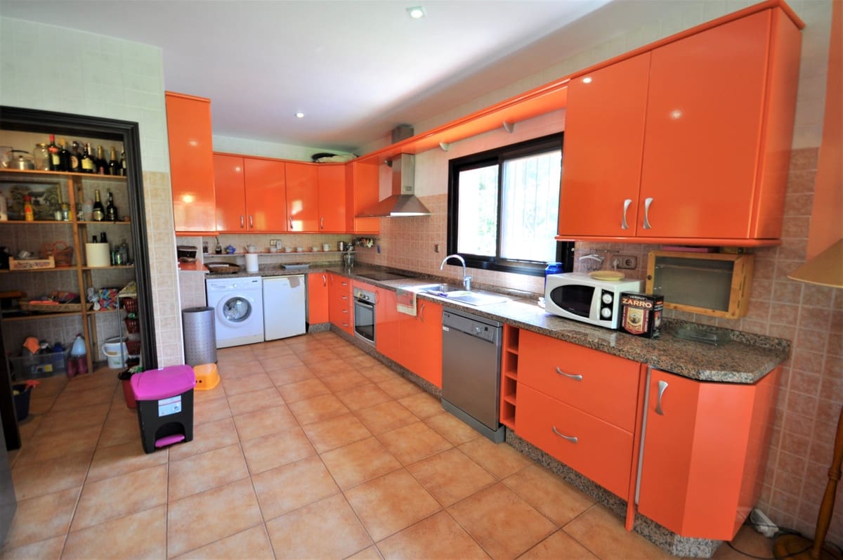 Chalet de 4 habitaciones en Bahia de Casares en venta con piscina - 1.350.000 € (Ref: 9540361)