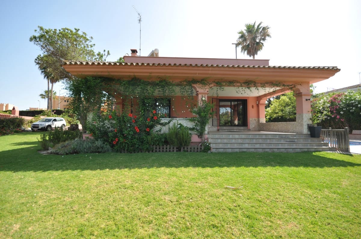 Chalet de 4 habitaciones en Bahia de Casares en venta con piscina - 1.350.000 € (Ref: 9540361)
