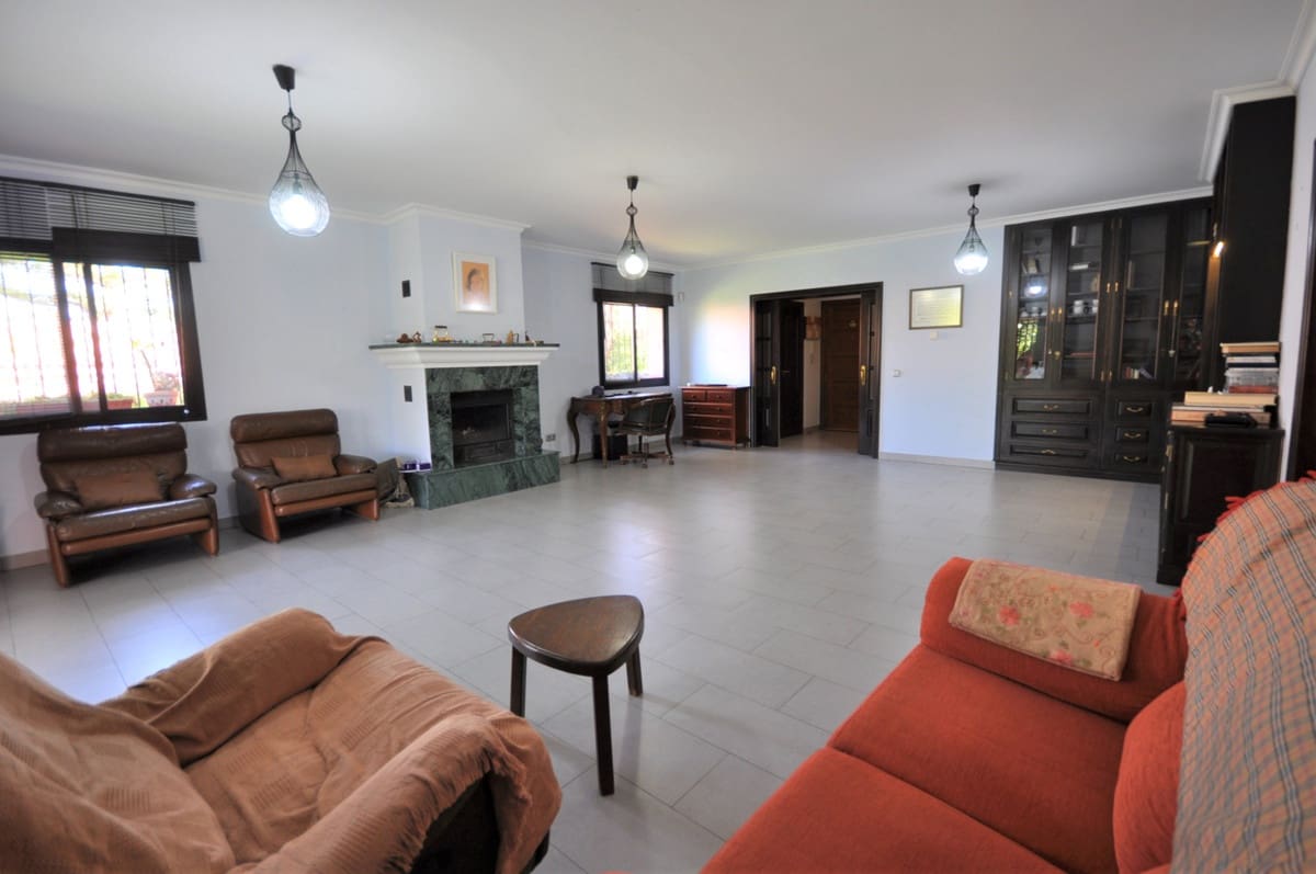 Chalet de 4 habitaciones en Bahia de Casares en venta con piscina - 1.350.000 € (Ref: 9540361)