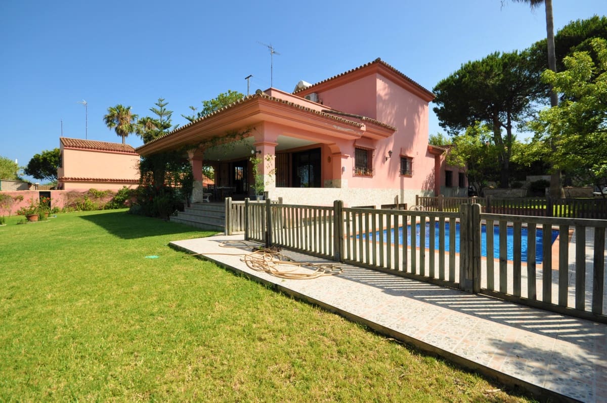 Chalet de 4 habitaciones en Bahia de Casares en venta con piscina - 1.350.000 € (Ref: 9540361)