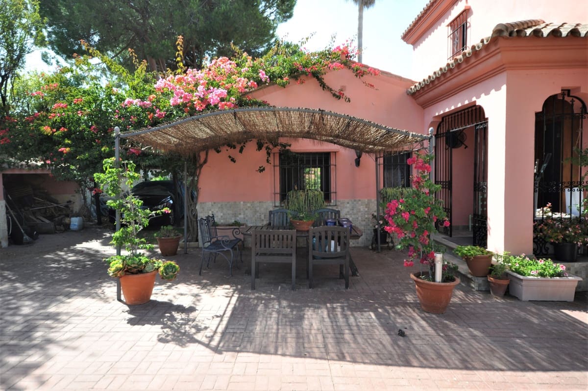 Chalet de 4 habitaciones en Bahia de Casares en venta con piscina - 1.350.000 € (Ref: 9540361)