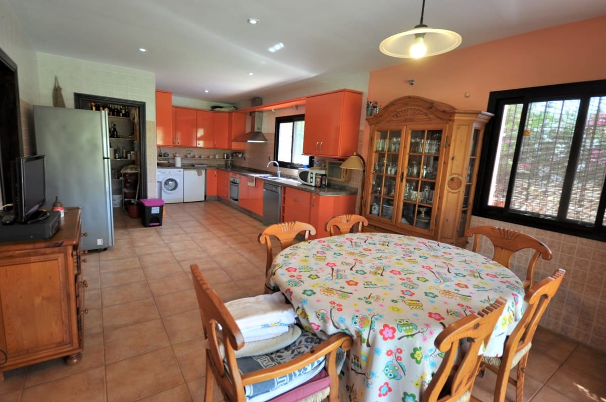Chalet de 4 habitaciones en Bahia de Casares en venta con piscina - 1.350.000 € (Ref: 9540361)