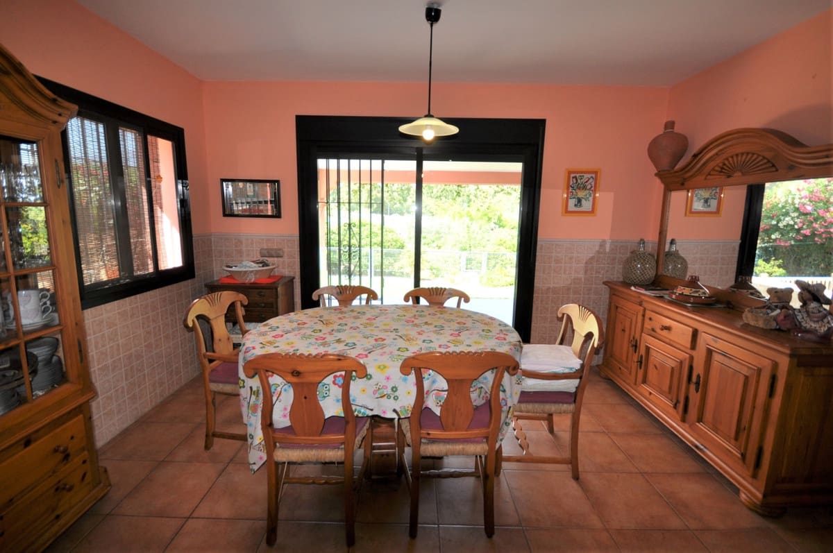 Chalet de 4 habitaciones en Bahia de Casares en venta con piscina - 1.350.000 € (Ref: 9540361)