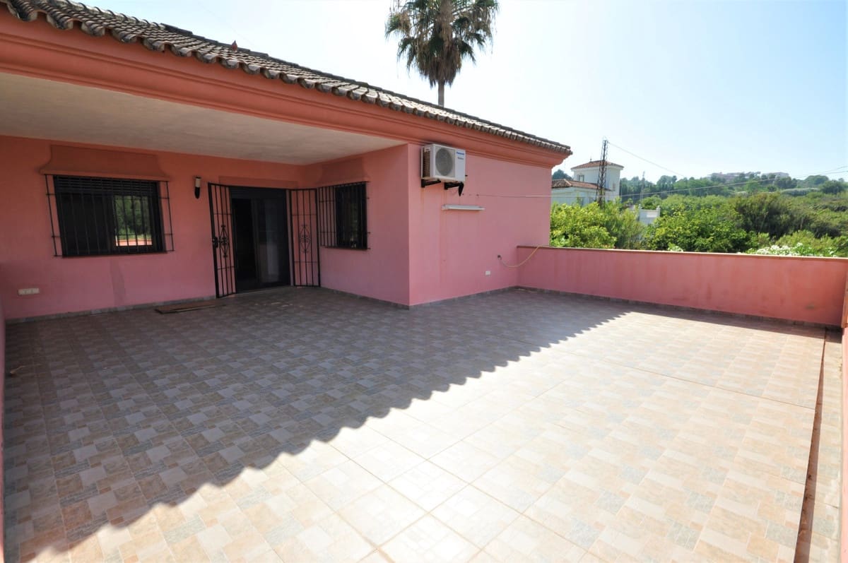 Chalet de 4 habitaciones en Bahia de Casares en venta con piscina - 1.350.000 € (Ref: 9540361)