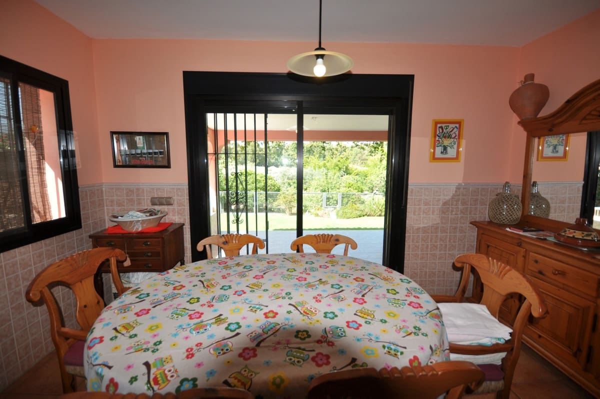 Chalet de 4 habitaciones en Bahia de Casares en venta con piscina - 1.350.000 € (Ref: 9540361)