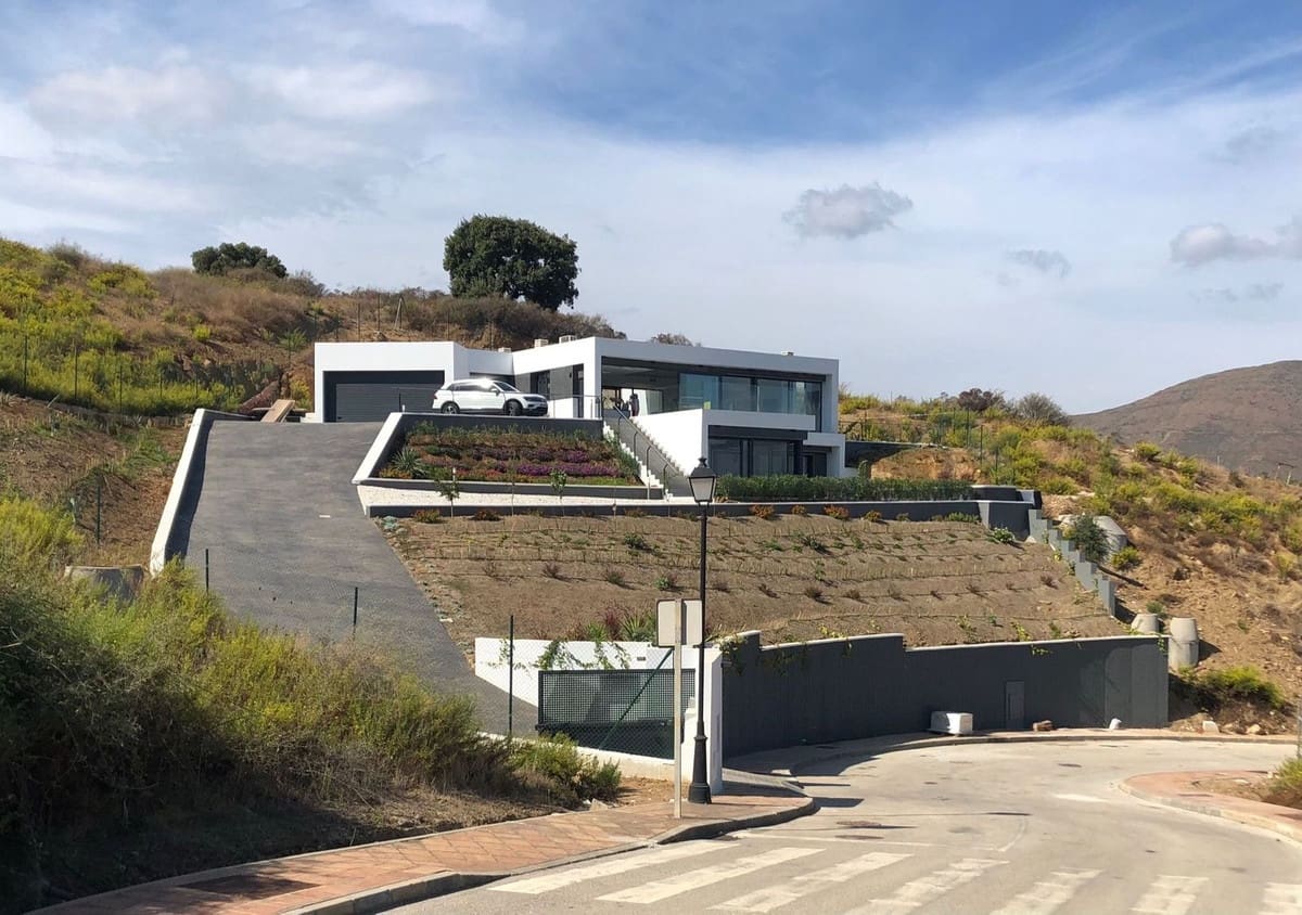 4 slaapkamer Villa te koop in La Cala Golf met zwembad garage - € 1.350.000 (Ref: 9540362)