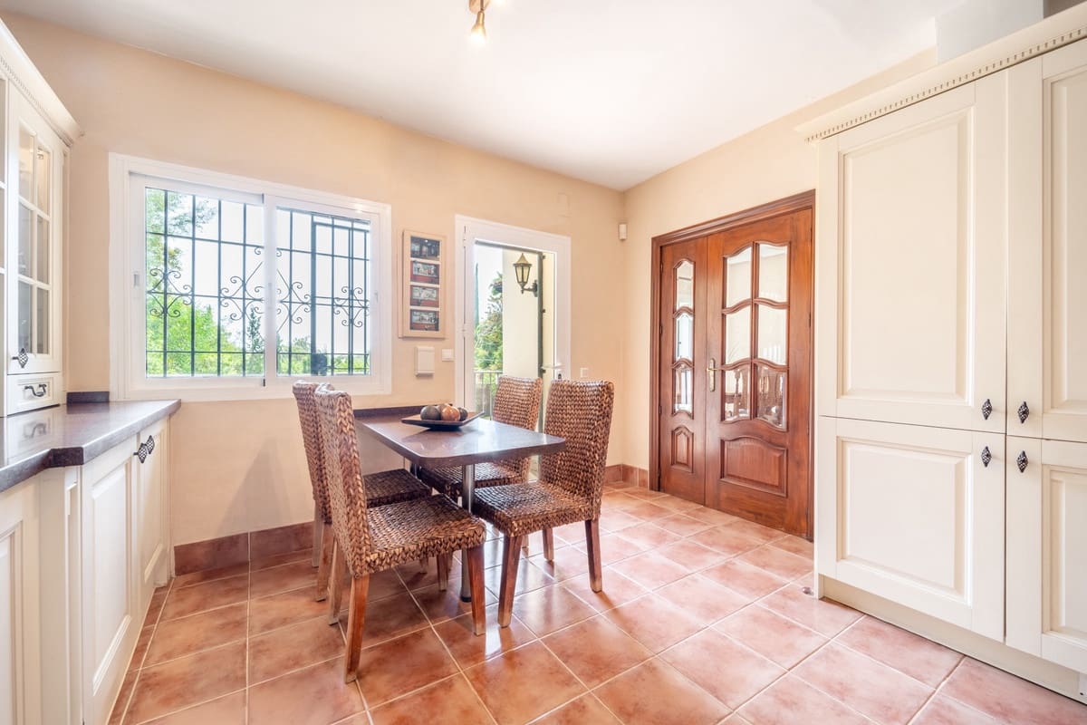 4 sypialnia Willa na sprzedaż w El Rosario z basenem - 1 290 000 € (Ref: 9540363)