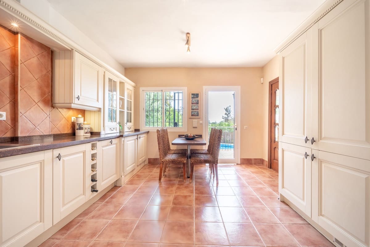 4 sypialnia Willa na sprzedaż w El Rosario z basenem - 1 290 000 € (Ref: 9540363)