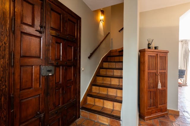 2 bedroom Townhouse for sale in Golden Mile, Marbella - € 1,350,000 (Ref: 9540364)