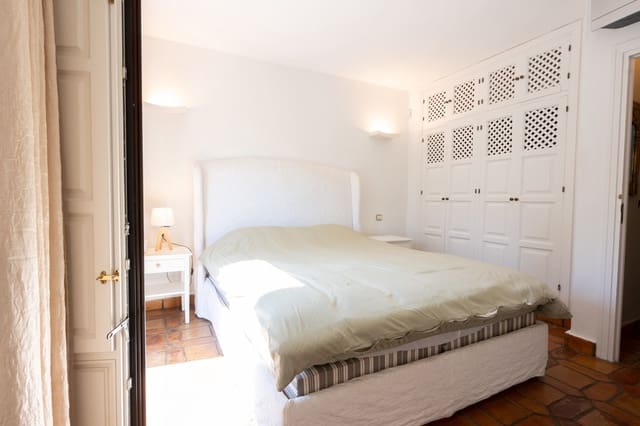 2 bedroom Townhouse for sale in Golden Mile, Marbella - € 1,350,000 (Ref: 9540364)