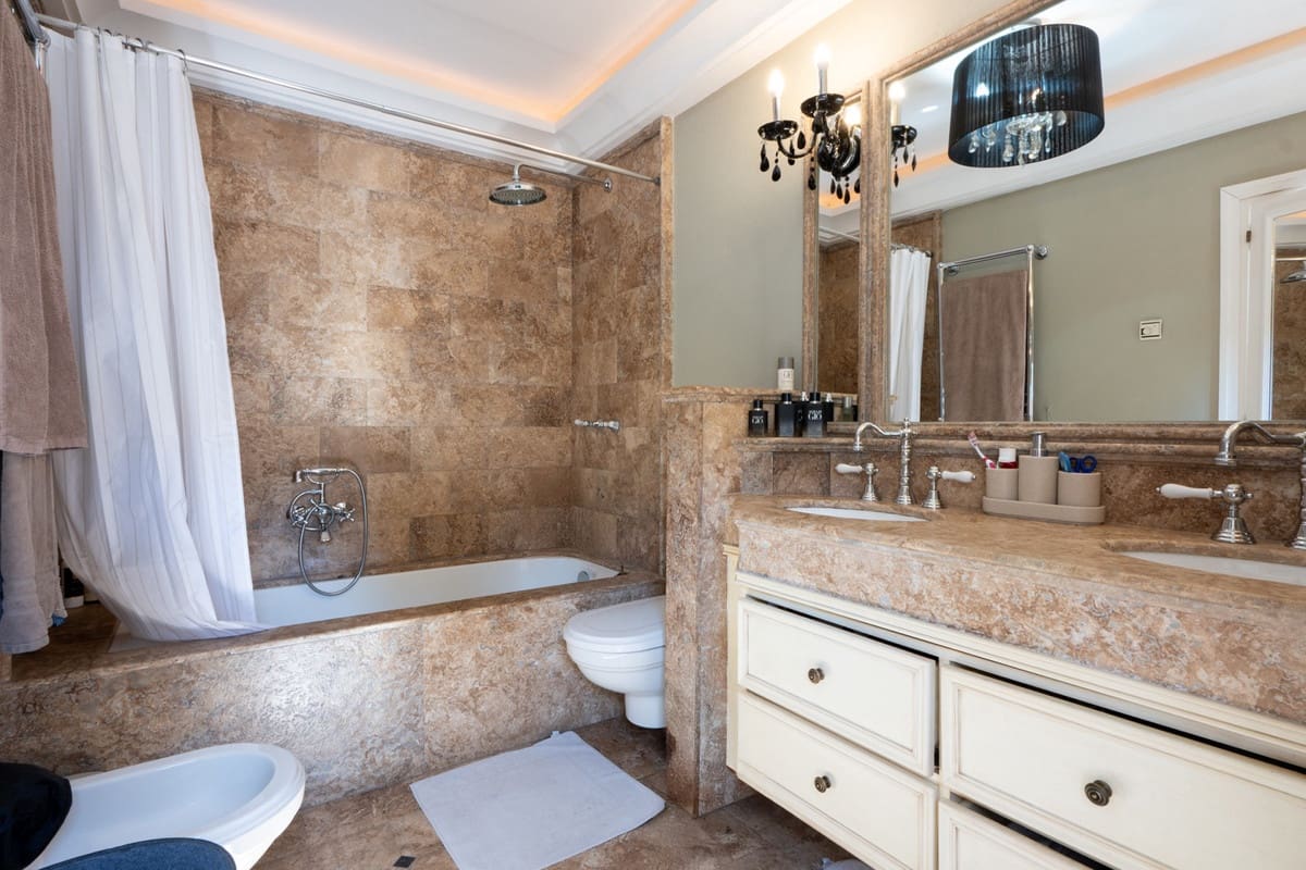 2 bedroom Townhouse for sale in Golden Mile - € 1,350,000 (Ref: 9540364)