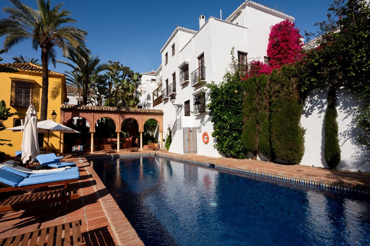 2 bedroom Townhouse for sale in Golden Mile - € 1,350,000 (Ref: 9540364)