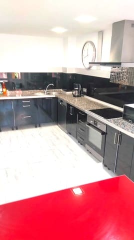 5 quarto Moradia Geminada para venda em Puerto Banus, Marbella com piscina garagem - 1 365 000 € (Ref: 9540366)