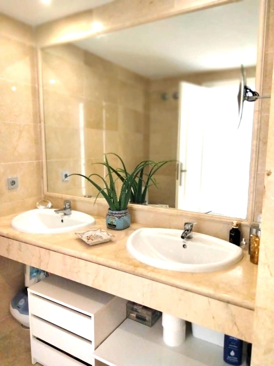 5 quarto Moradia Geminada para venda em Puerto Banus com piscina garagem - 1 365 000 € (Ref: 9540366)