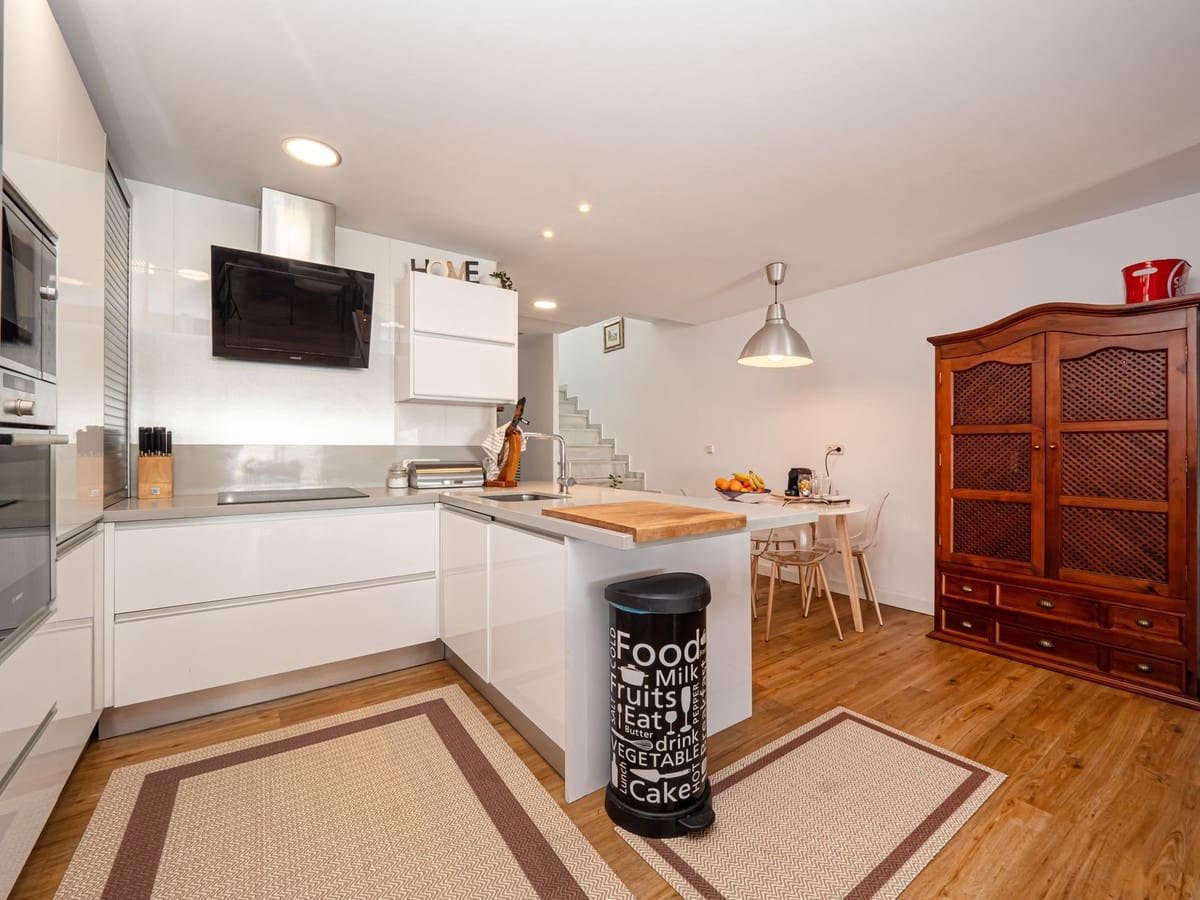 5 slaapkamer Halfvrijstaande villa te koop in Malaga stad met zwembad garage - € 1.375.000 (Ref: 9540372)