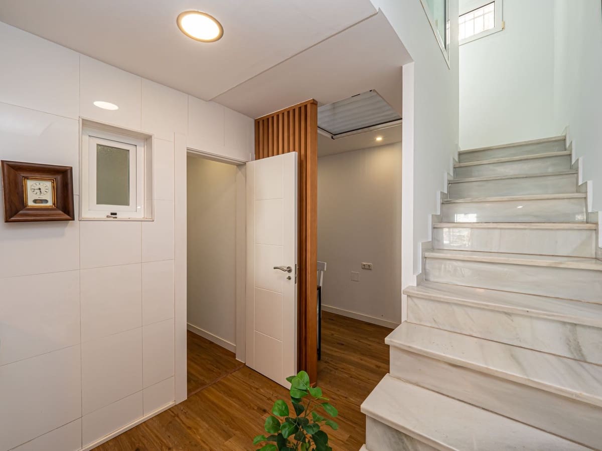 5 slaapkamer Halfvrijstaande villa te koop in Malaga stad met zwembad garage - € 1.375.000 (Ref: 9540372)