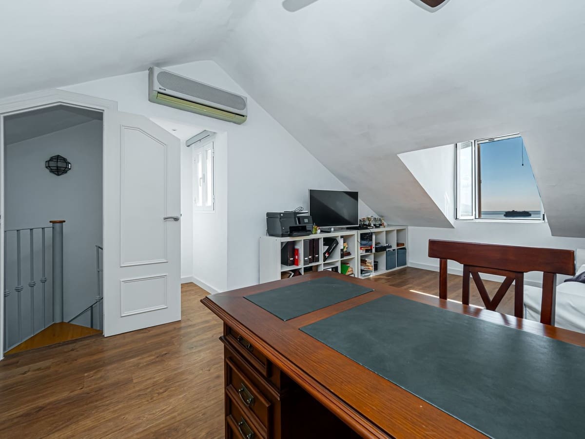 5 slaapkamer Halfvrijstaande villa te koop in Malaga stad met zwembad garage - € 1.375.000 (Ref: 9540372)