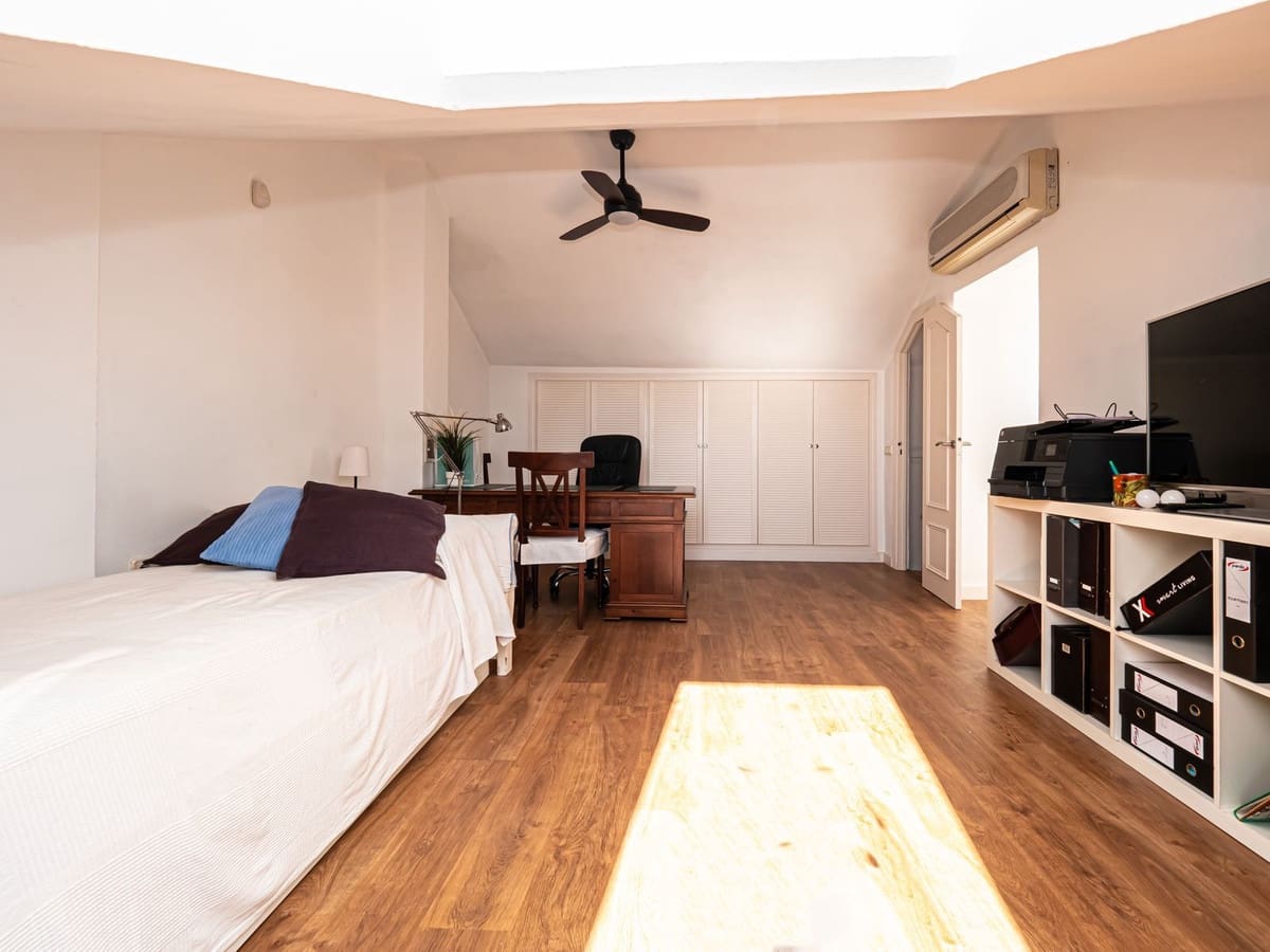 5 slaapkamer Halfvrijstaande villa te koop in Malaga stad met zwembad garage - € 1.375.000 (Ref: 9540372)