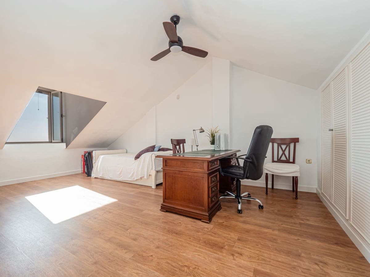 5 slaapkamer Halfvrijstaande villa te koop in Malaga stad met zwembad garage - € 1.375.000 (Ref: 9540372)