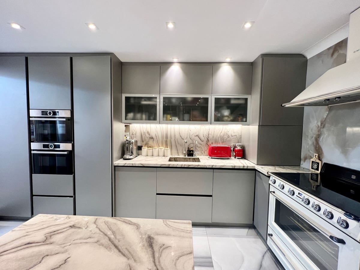 4 sypialnia Apartament na sprzedaż w San Pedro de Alcantara z basenem - 1 380 000 € (Ref: 9540374)