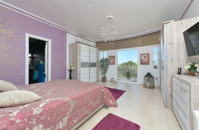 9 Zimmer Villa zu verkaufen in Alhaurín de la Torre mit Pool Garage - 1.380.000 € (Ref: 9540375)