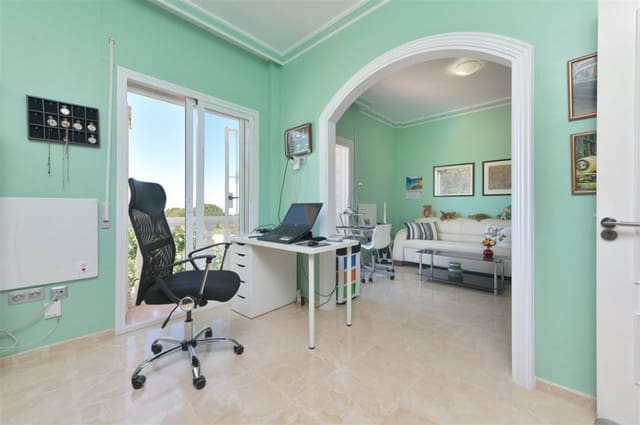 9 Zimmer Villa zu verkaufen in Alhaurín de la Torre mit Pool Garage - 1.380.000 € (Ref: 9540375)