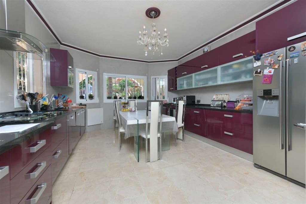 9 sypialnia Willa na sprzedaż w Alhaurin de la Torre z basenem garażem - 1 380 000 € (Ref: 9540375)