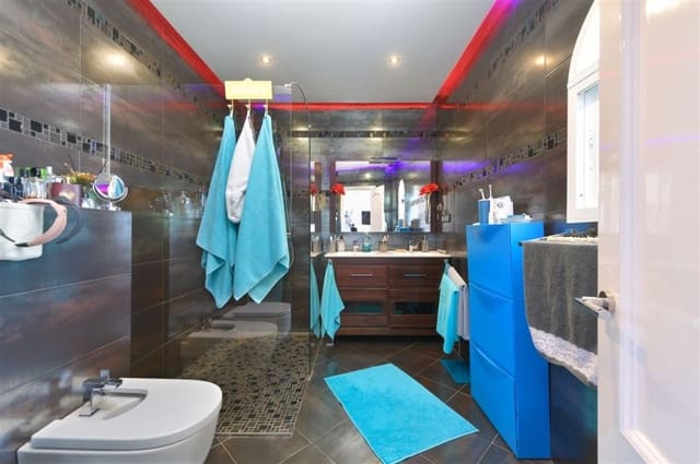 9 Zimmer Villa zu verkaufen in Alhaurín de la Torre mit Pool Garage - 1.380.000 € (Ref: 9540375)