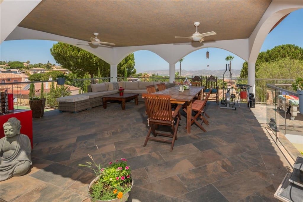 9 sypialnia Willa na sprzedaż w Alhaurin de la Torre z basenem garażem - 1 380 000 € (Ref: 9540375)