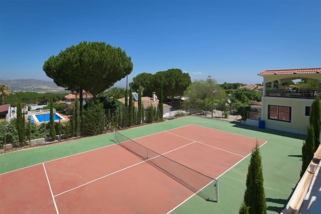 9 sypialnia Willa na sprzedaż w Alhaurin de la Torre z basenem garażem - 1 380 000 € (Ref: 9540375)