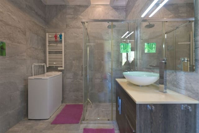 9 Zimmer Villa zu verkaufen in Alhaurín de la Torre mit Pool Garage - 1.380.000 € (Ref: 9540375)