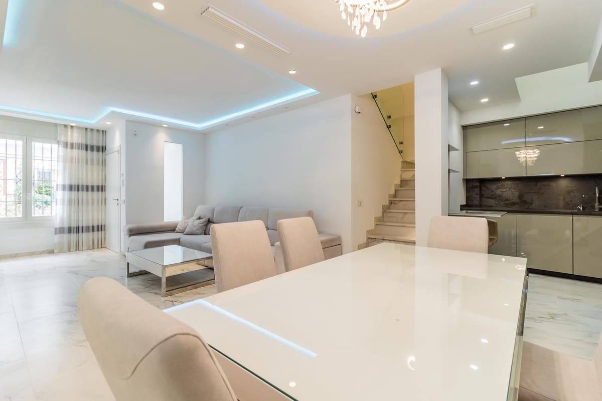 3 bedroom Townhouse for sale in Estepona with garage - € 1,385,000 (Ref: 9540379)