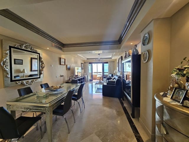 Apartamento de 3 habitaciones en Centro, Estepona en venta con piscina - 1.390.000 € (Ref: 9540380)