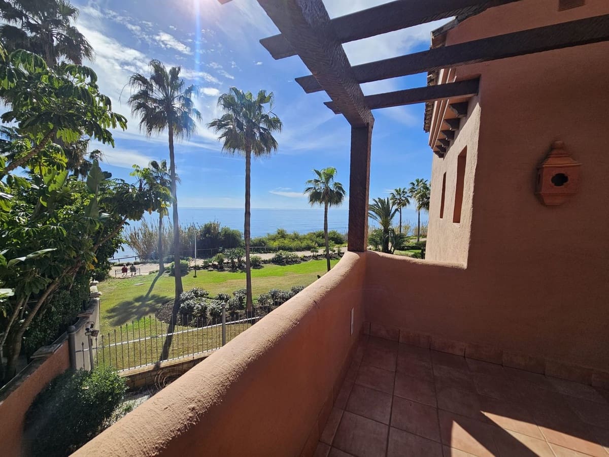 Apartamento de 3 habitaciones en Estepona en venta con piscina - 1.390.000 € (Ref: 9540380)